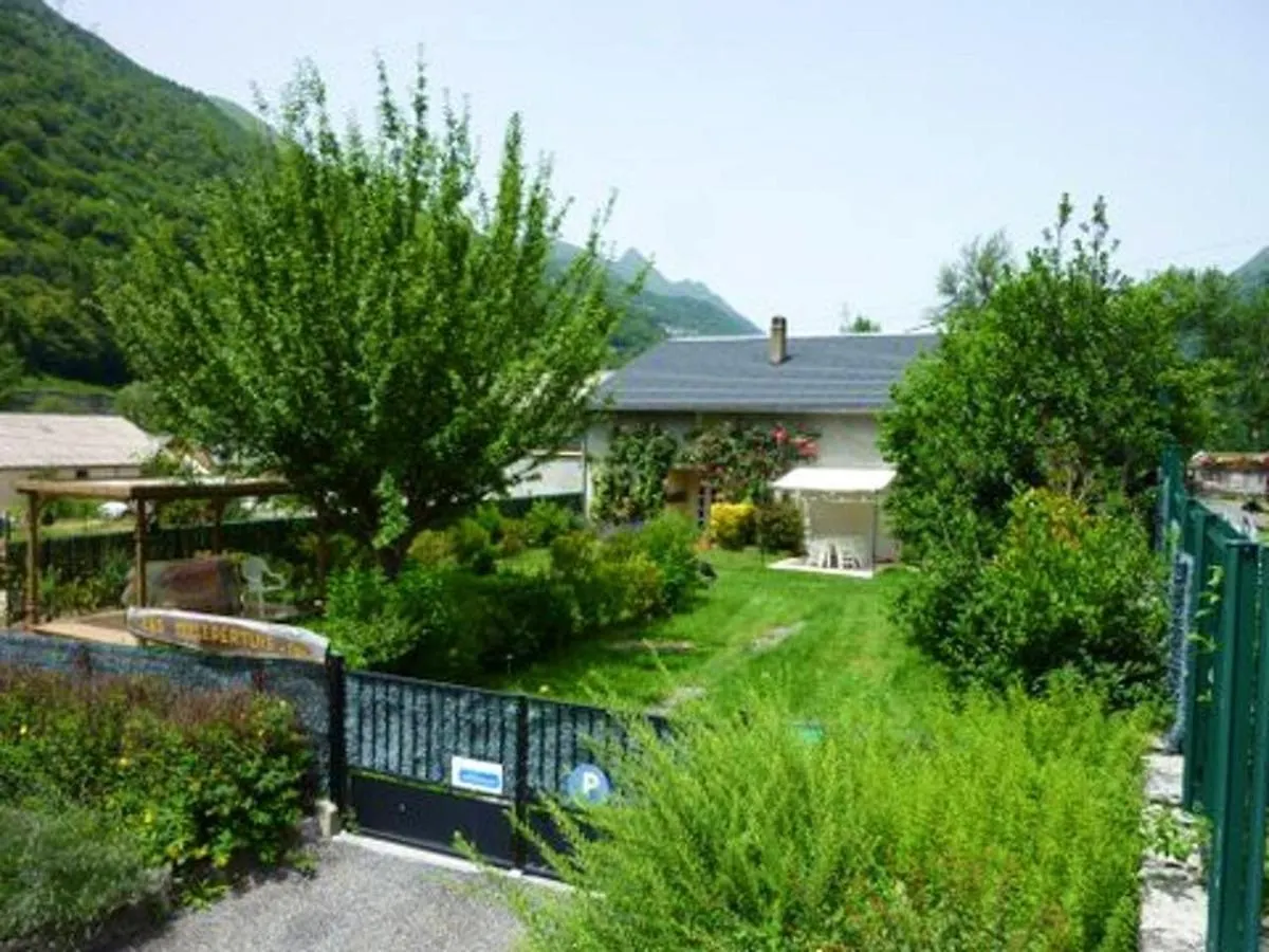 Maison De 4 Chambres Avec Jardin Clos Et Wifi A Luz Saint Sauveur Lourdes 0*,  France